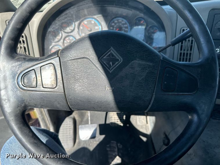 image for item DH1817 2011 International 8600  semi truck