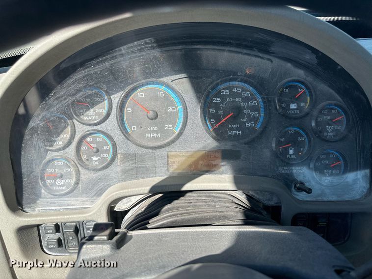 image for item DH1817 2011 International 8600  semi truck