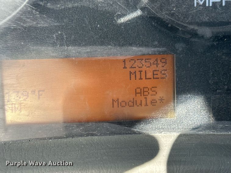 image for item DH1817 2011 International 8600  semi truck