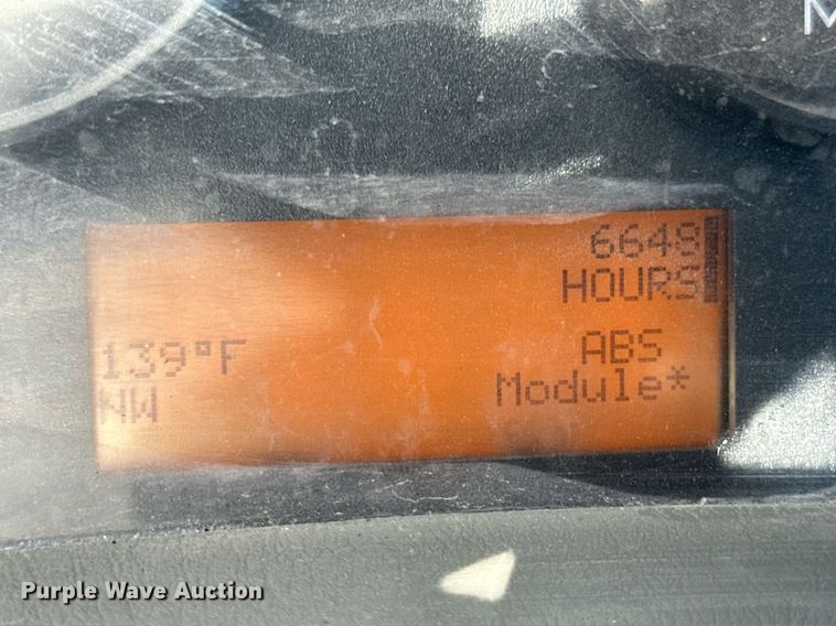 image for item DH1817 2011 International 8600  semi truck