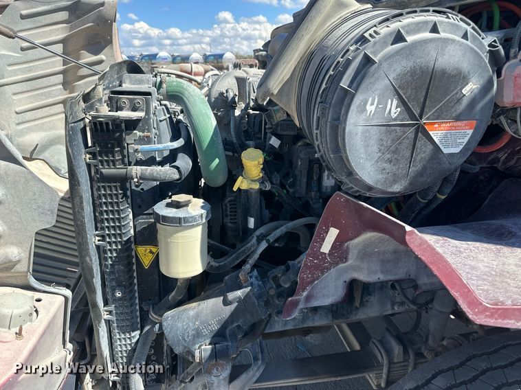 image for item DH1817 2011 International 8600  semi truck