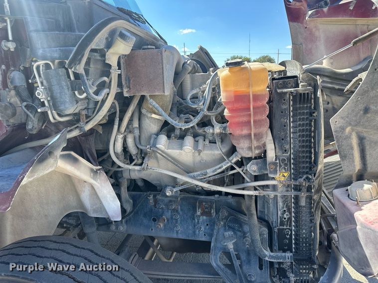 image for item DH1817 2011 International 8600  semi truck