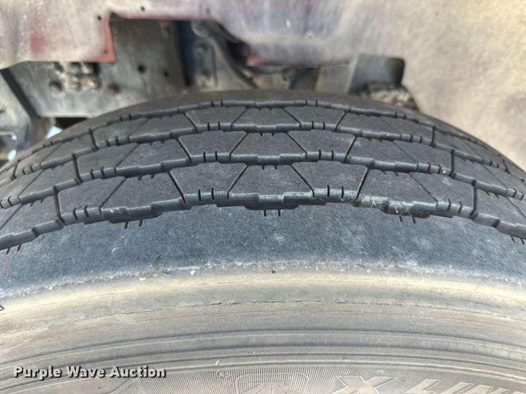 image for item DH1817 2011 International 8600  semi truck