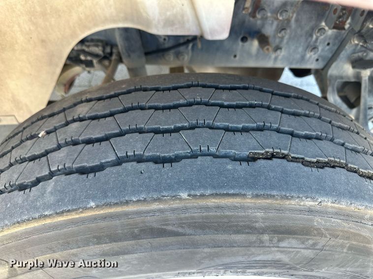 image for item DH1817 2011 International 8600  semi truck