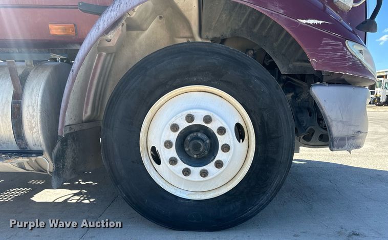 image for item DH1817 2011 International 8600  semi truck