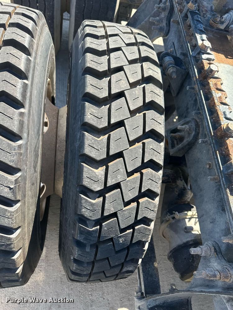 image for item DH1817 2011 International 8600  semi truck