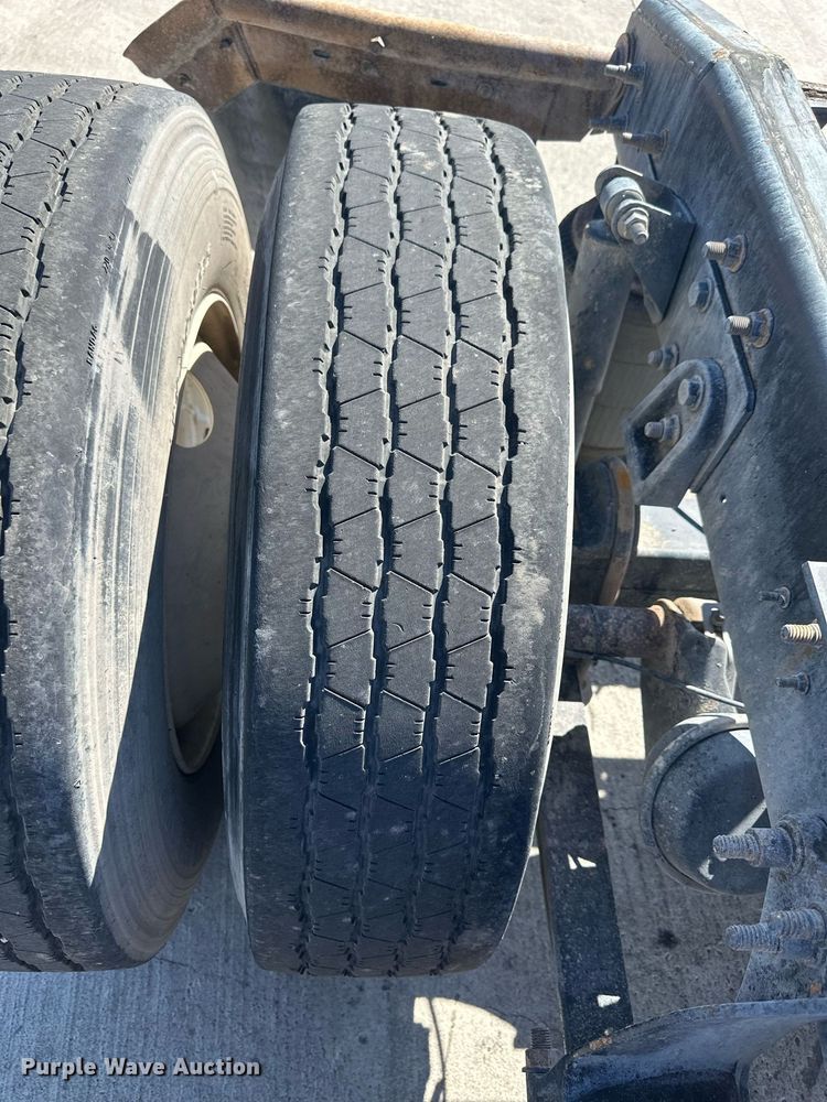 image for item DH1817 2011 International 8600  semi truck