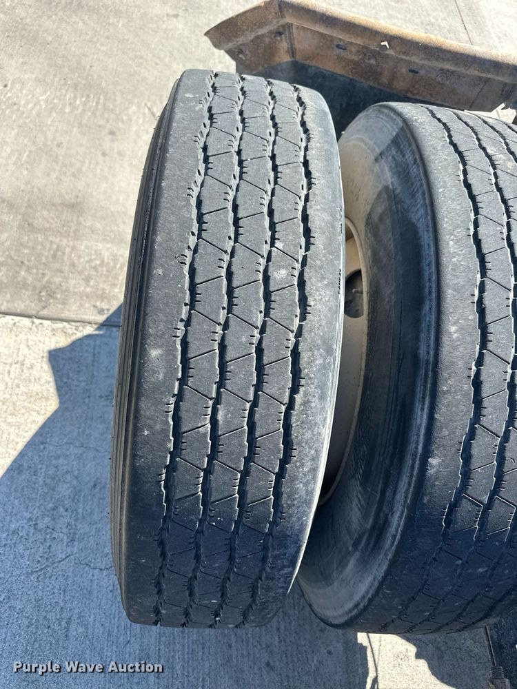 image for item DH1817 2011 International 8600  semi truck