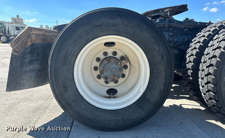 image for item DH1817 2011 International 8600  semi truck