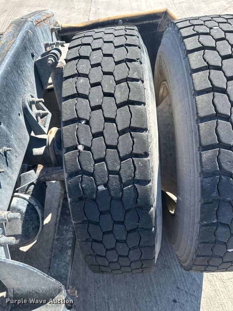 image for item DH1817 2011 International 8600  semi truck