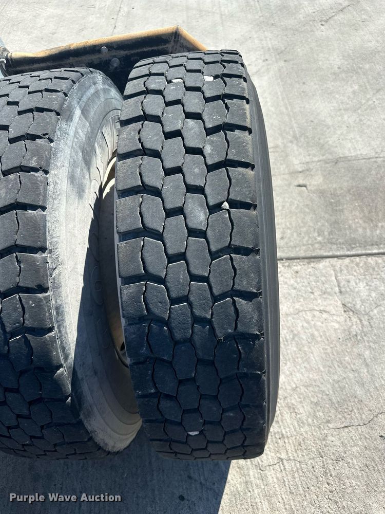 image for item DH1817 2011 International 8600  semi truck