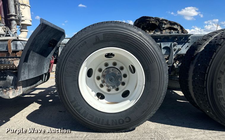 image for item DH1817 2011 International 8600  semi truck