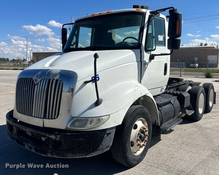 image for item DH1818 2006 International 8600  semi truck