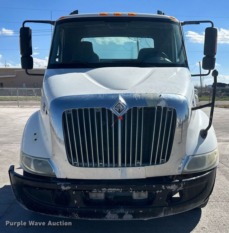 image for item DH1818 2006 International 8600  semi truck