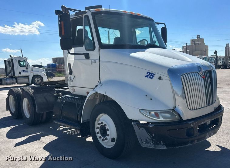 image for item DH1818 2006 International 8600  semi truck