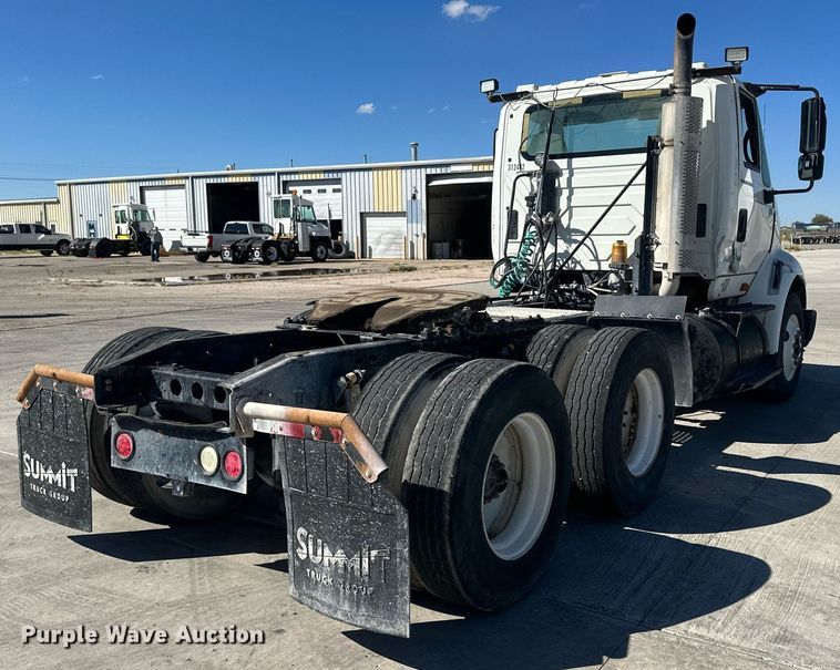 image for item DH1818 2006 International 8600  semi truck