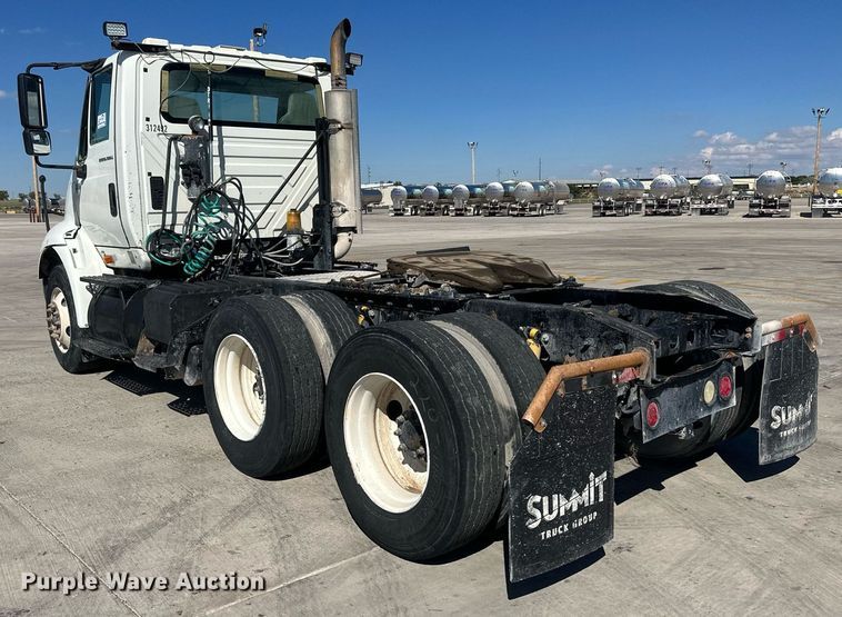 image for item DH1818 2006 International 8600  semi truck