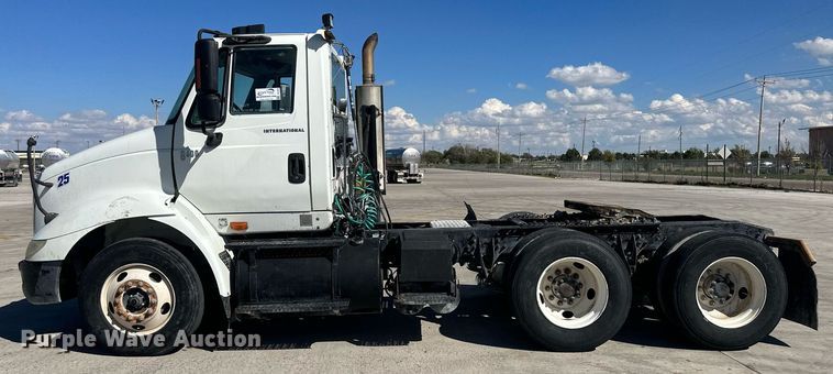 image for item DH1818 2006 International 8600  semi truck