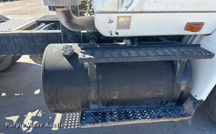 image for item DH1818 2006 International 8600  semi truck