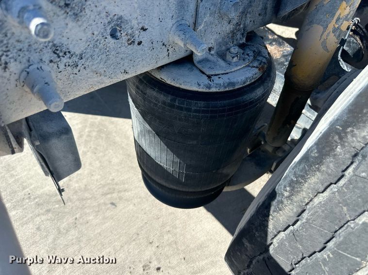 image for item DH1818 2006 International 8600  semi truck