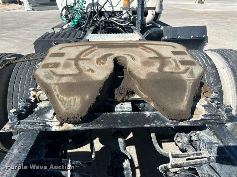 image for item DH1818 2006 International 8600  semi truck