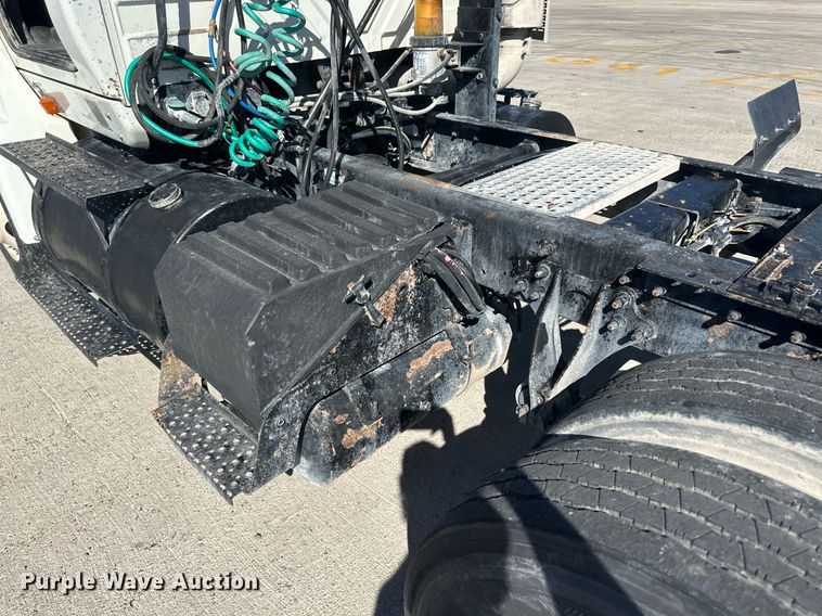 image for item DH1818 2006 International 8600  semi truck