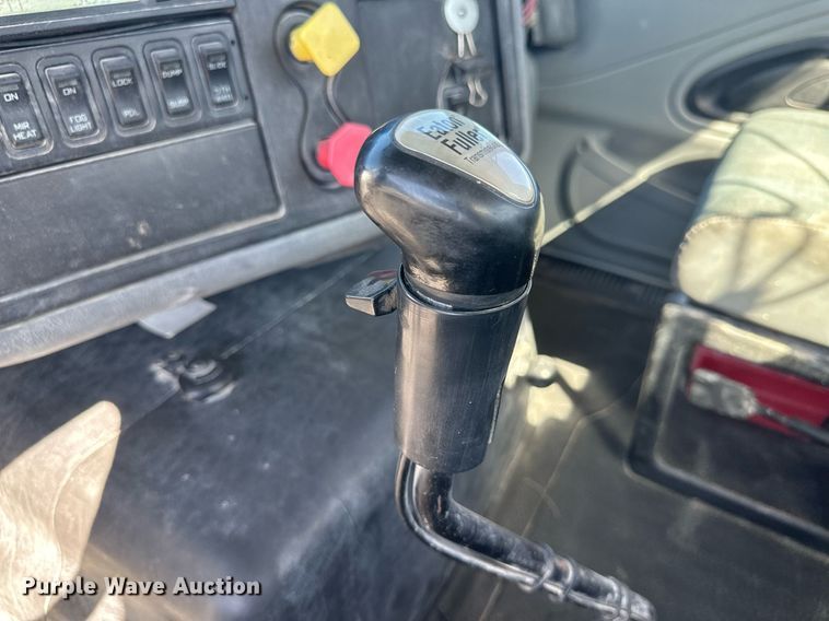 image for item DH1818 2006 International 8600  semi truck