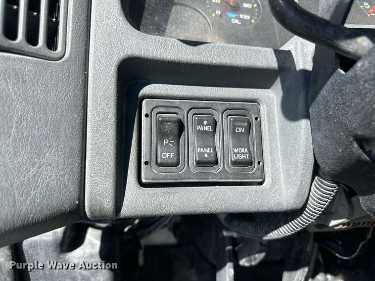 image for item DH1818 2006 International 8600  semi truck