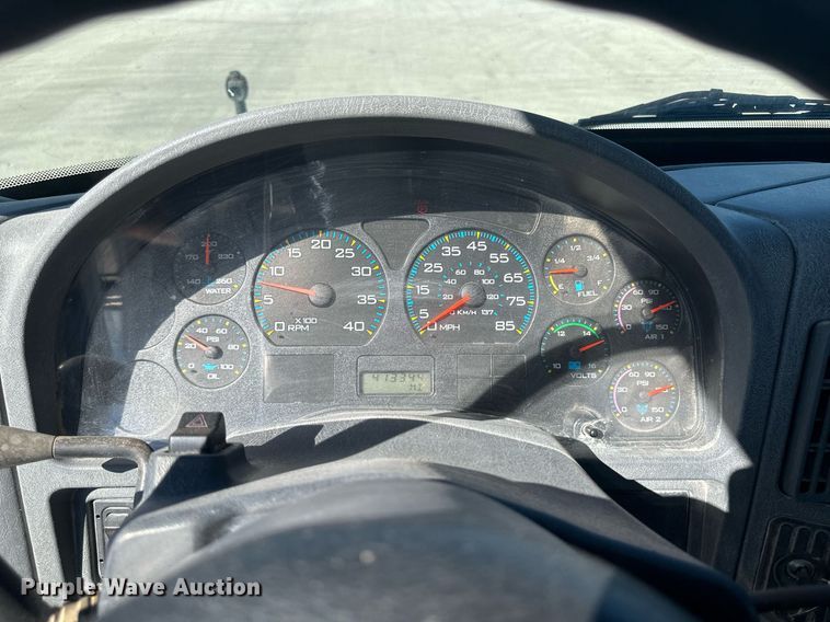 image for item DH1818 2006 International 8600  semi truck