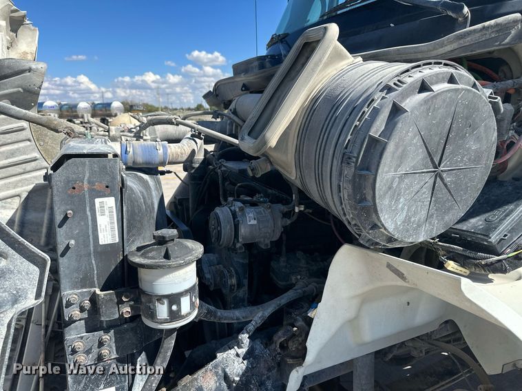 image for item DH1818 2006 International 8600  semi truck