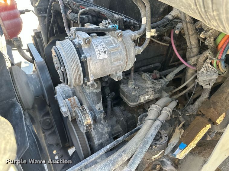 image for item DH1818 2006 International 8600  semi truck