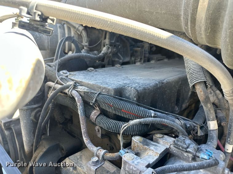 image for item DH1818 2006 International 8600  semi truck