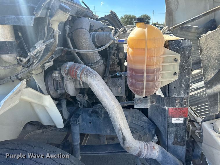 image for item DH1818 2006 International 8600  semi truck