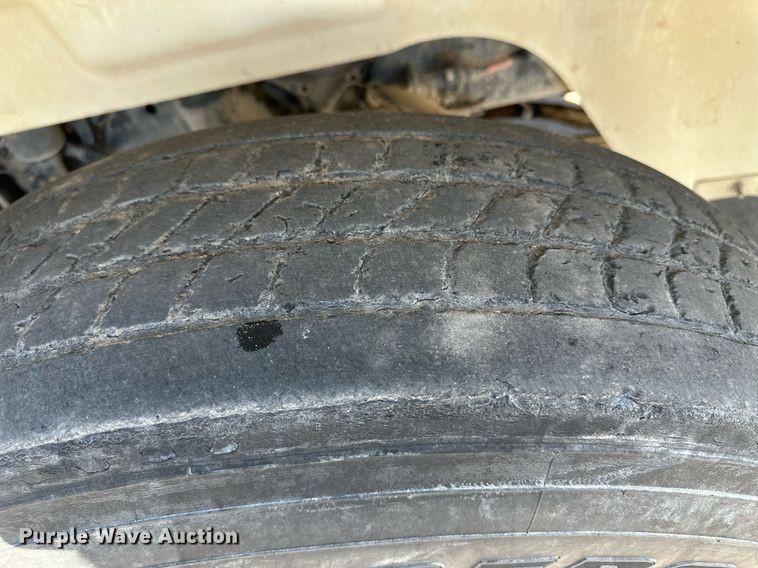 image for item DH1818 2006 International 8600  semi truck