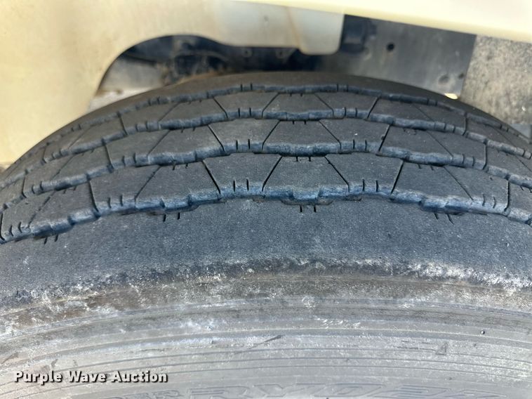 image for item DH1818 2006 International 8600  semi truck