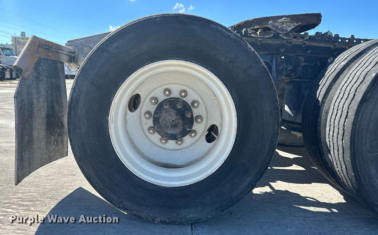 image for item DH1818 2006 International 8600  semi truck