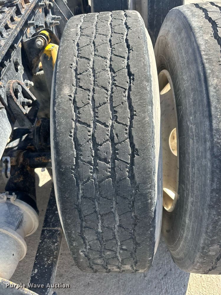 image for item DH1818 2006 International 8600  semi truck