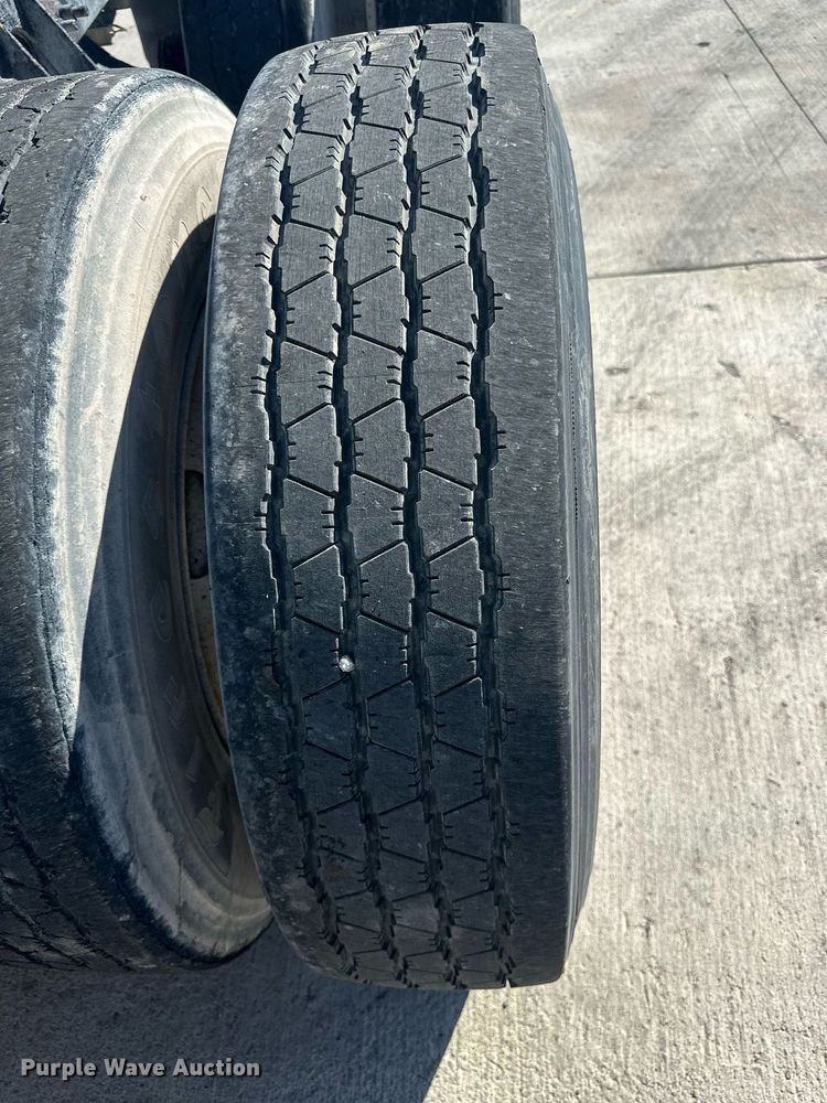 image for item DH1818 2006 International 8600  semi truck