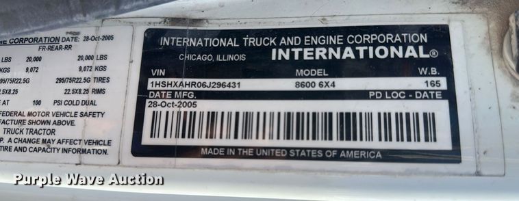 image for item DH1818 2006 International 8600  semi truck