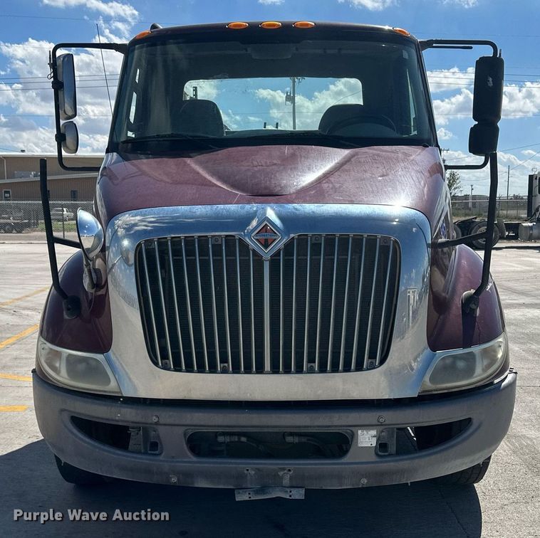image for item DH1819 2011 International TranStar 8600  semi truck