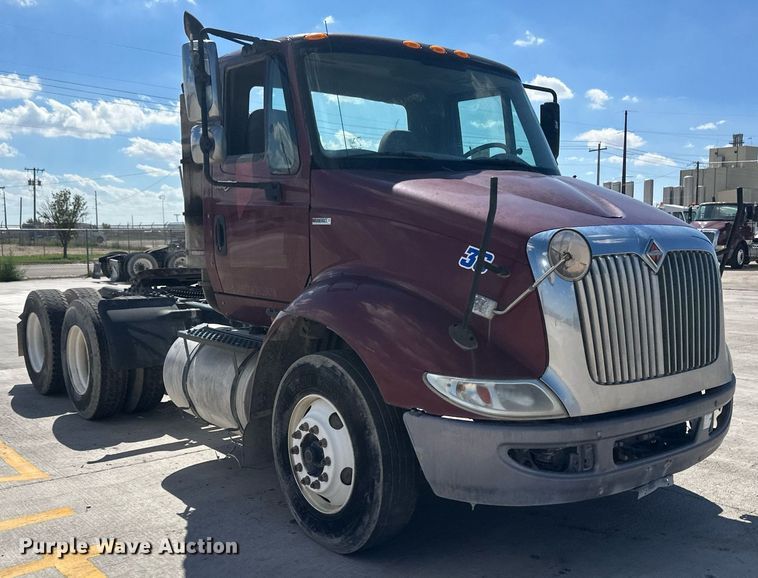 image for item DH1819 2011 International TranStar 8600  semi truck