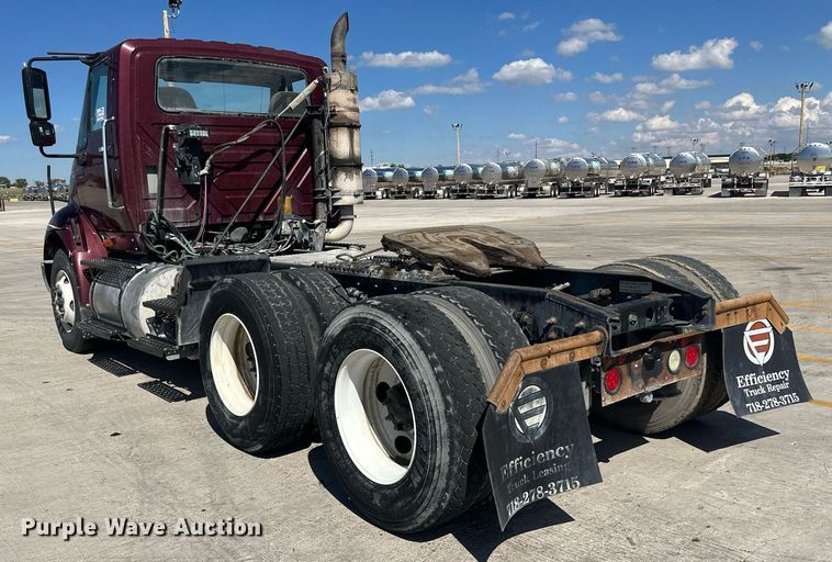 image for item DH1819 2011 International TranStar 8600  semi truck