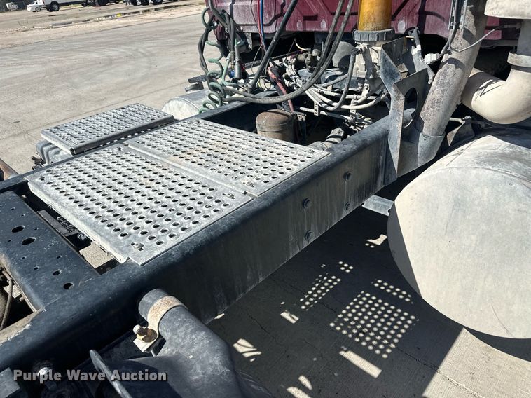 image for item DH1819 2011 International TranStar 8600  semi truck