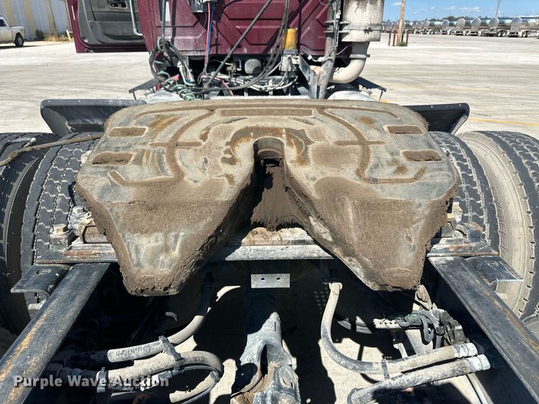 image for item DH1819 2011 International TranStar 8600  semi truck