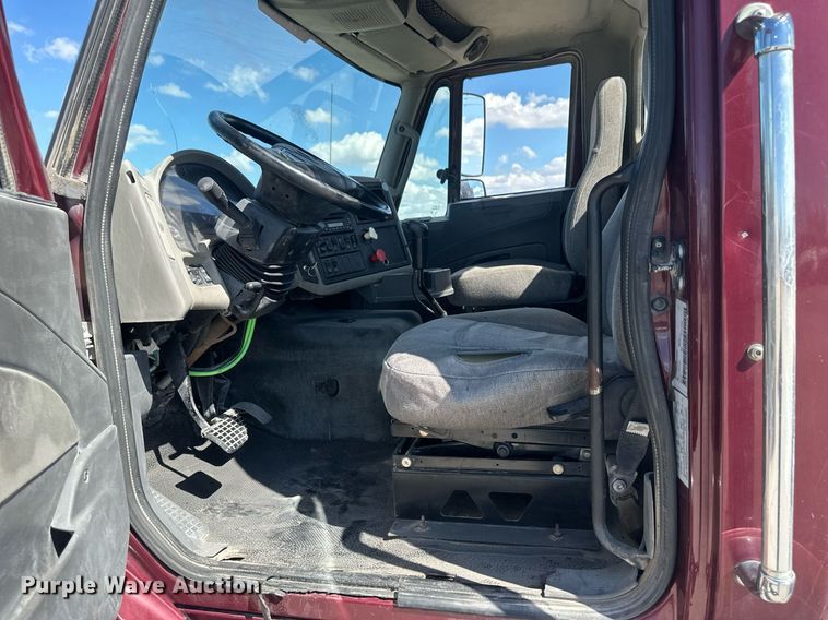 image for item DH1819 2011 International TranStar 8600  semi truck