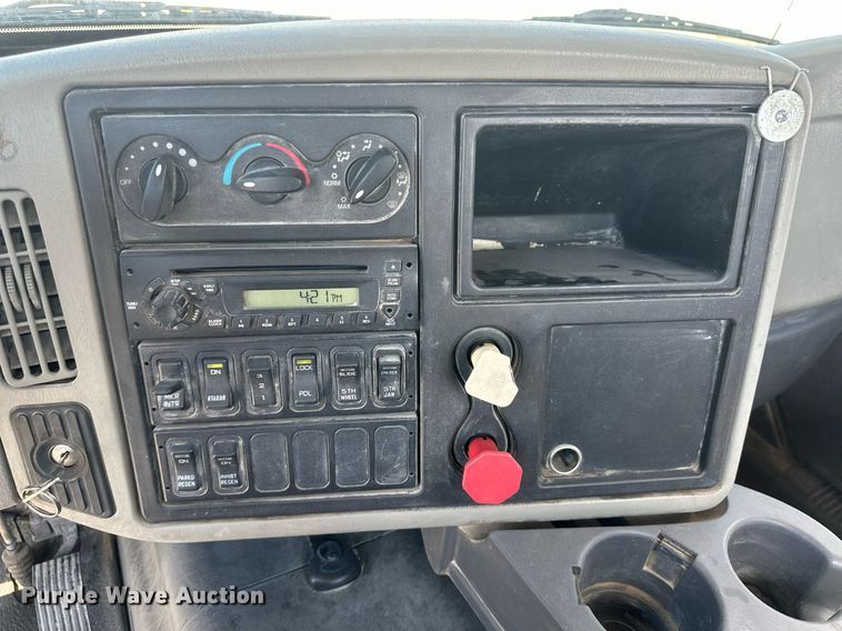 image for item DH1819 2011 International TranStar 8600  semi truck