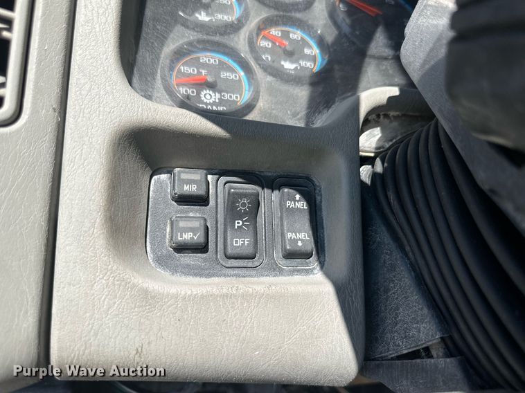 image for item DH1819 2011 International TranStar 8600  semi truck