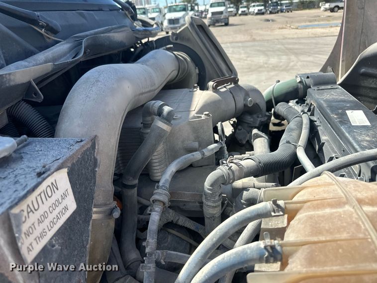 image for item DH1819 2011 International TranStar 8600  semi truck