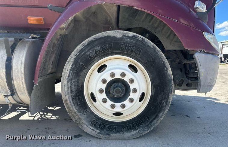 image for item DH1819 2011 International TranStar 8600  semi truck