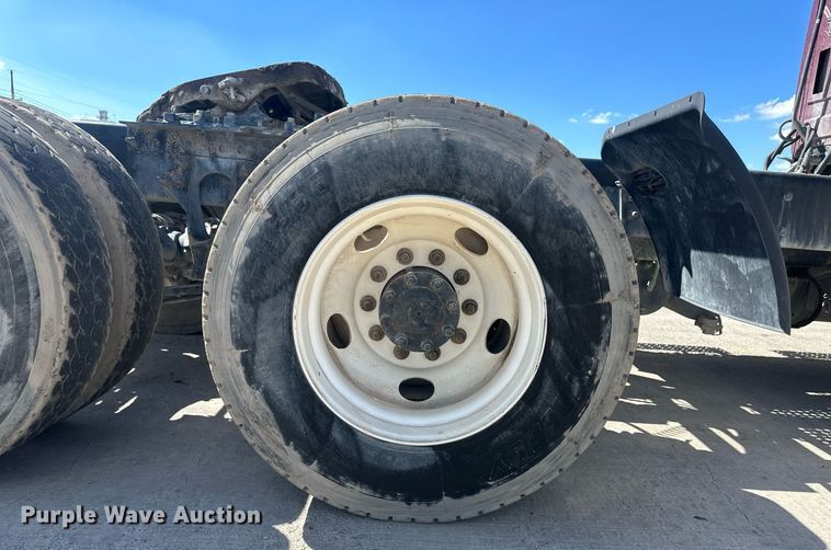 image for item DH1819 2011 International TranStar 8600  semi truck